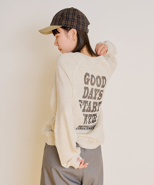 WHIMSIC（ウィムジック）の「【UNISEX/PEANUTS×FTL】エスクルーシブスウェットシャツ（スウェット・レディース・オフホワイト/チャコールグレー/ブルー/ピンク/イエロー・SMALL/LARGE）」の8枚目の写真