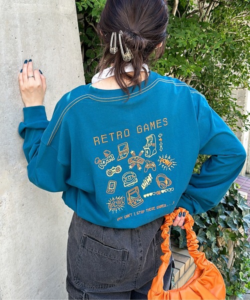 DOUBLE NAME(ダブルネーム)の「GAMER BACK刺しゅうロンTEE(Tシャツ/カットソー・レディース・オフホワイト/スミクロ/グレー/ブルー・FREE)」の4枚目の写真