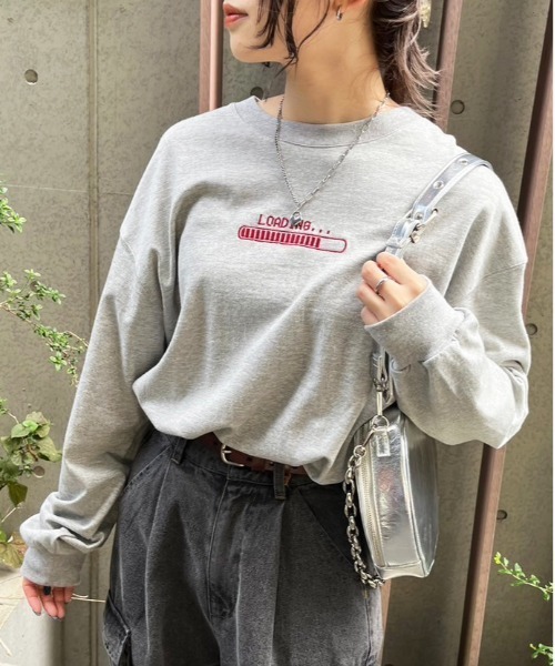 DOUBLE NAME(ダブルネーム)の「GAMER BACK刺しゅうロンTEE(Tシャツ/カットソー・レディース・オフホワイト/スミクロ/グレー/ブルー・FREE)」の5枚目の写真