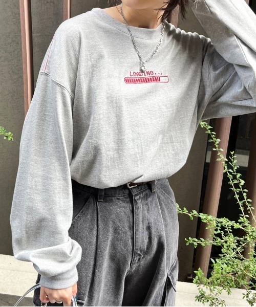 DOUBLE NAME(ダブルネーム)の「GAMER BACK刺しゅうロンTEE(Tシャツ/カットソー・レディース・オフホワイト/スミクロ/グレー/ブルー・FREE)」の9枚目の写真