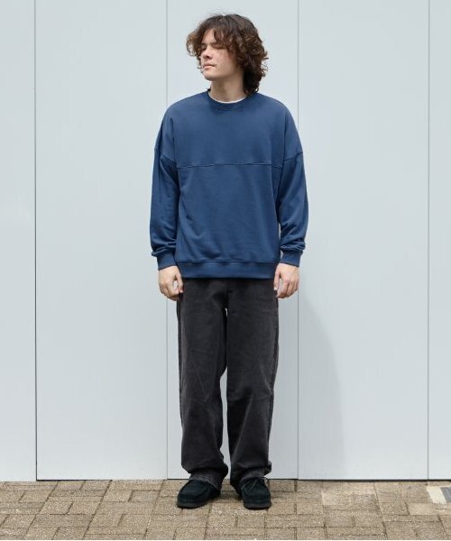 GLAZOS（グラソス）の「【大人向けサイズあり】【毛玉になりにくいしっかり素材】バックワイドロゴプリントビッグトレーナー（スウェット・キッズ・ブラック/ブルー・S/M/L/LL）」の4枚目の写真