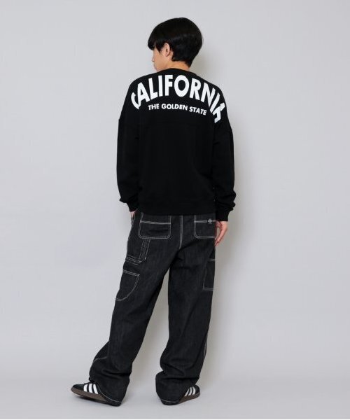 GLAZOS（グラソス）の「【大人向けサイズあり】【毛玉になりにくいしっかり素材】バックワイドロゴプリントビッグトレーナー（スウェット・キッズ・ブラック/ブルー・S/M/L/LL）」の5枚目の写真