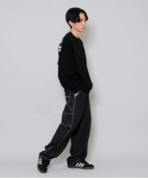 GLAZOS（グラソス）の「【大人向けサイズあり】【毛玉になりにくいしっかり素材】バックワイドロゴプリントビッグトレーナー（スウェット・キッズ・ブラック/ブルー・S/M/L/LL）」の6枚目の写真