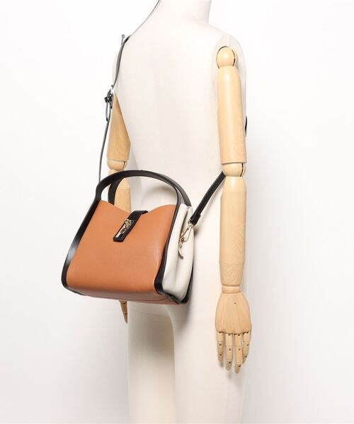 Q（キュー）の「3レイヤーヒネリトート（トートバッグ・レディース・キャメル/アイボリー・ONE SIZE）」の17枚目の写真