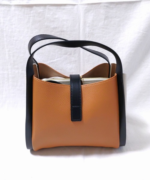 Q（キュー）の「3レイヤーヒネリトート（トートバッグ・レディース・キャメル/アイボリー・ONE SIZE）」の9枚目の写真