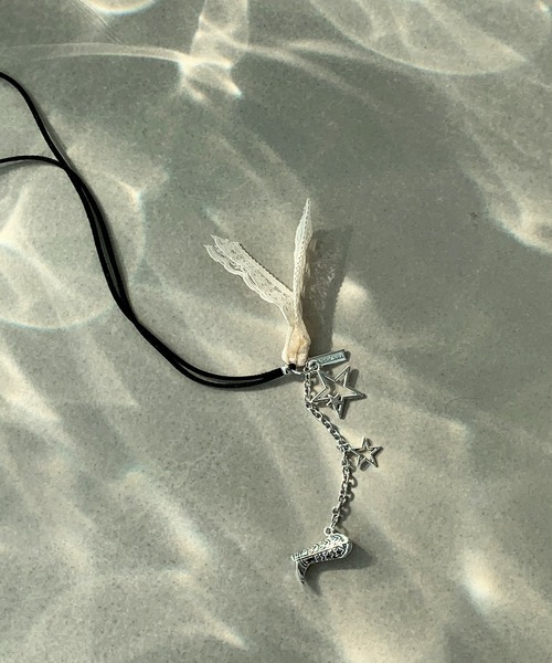 UNE MANSION(ユヌマンション)の「【2024A/W新作アイテム】ユニークシルバースターブーツネックレス(ネックレス・レディース・ブラック/ブラウン・ONE SIZE)」の1枚目の写真