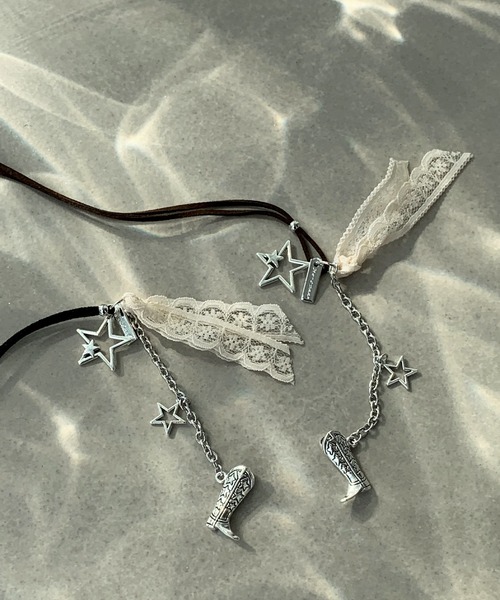 UNE MANSION(ユヌマンション)の「【2024A/W新作アイテム】ユニークシルバースターブーツネックレス(ネックレス・レディース・ブラック/ブラウン・ONE SIZE)」の2枚目の写真