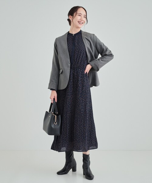 DRESKIP（ドレスキップ）の「【S-LL】大人のシックなドット柄 バンドカラープリーツワンピース（ワンピース・レディース・キャメル/ネイビー系5/ブラック系5・02/01/04/03）」の6枚目の写真