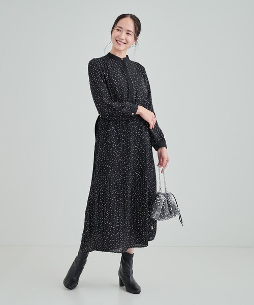 DRESKIP（ドレスキップ）の「【S-LL】大人のシックなドット柄 バンドカラープリーツワンピース（ワンピース・レディース・キャメル/ネイビー系5/ブラック系5・02/01/04/03）」の8枚目の写真