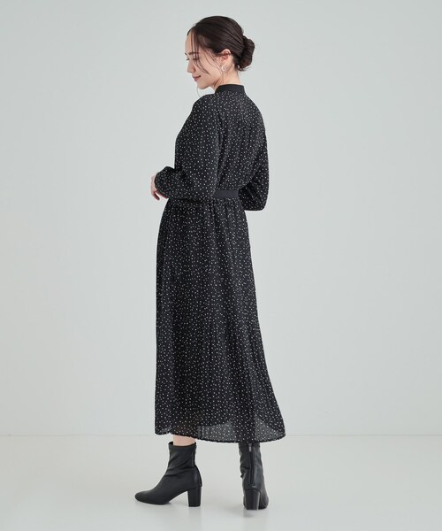 DRESKIP（ドレスキップ）の「【S-LL】大人のシックなドット柄 バンドカラープリーツワンピース（ワンピース・レディース・キャメル/ネイビー系5/ブラック系5・02/01/04/03）」の10枚目の写真