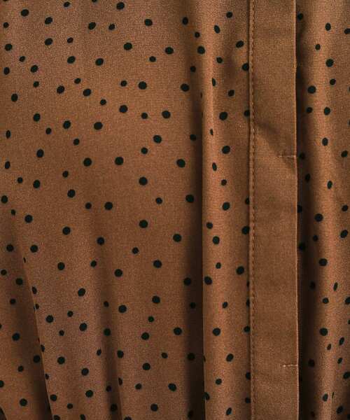 DRESKIP（ドレスキップ）の「【S-LL】大人のシックなドット柄 バンドカラープリーツワンピース（ワンピース・レディース・キャメル/ネイビー系5/ブラック系5・02/01/04/03）」の15枚目の写真