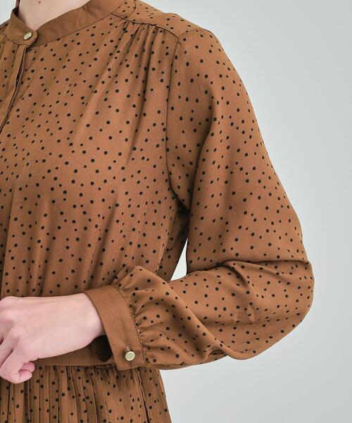 DRESKIP（ドレスキップ）の「【S-LL】大人のシックなドット柄 バンドカラープリーツワンピース（ワンピース・レディース・キャメル/ネイビー系5/ブラック系5・02/01/04/03）」の20枚目の写真