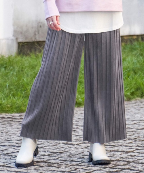ikka（イッカ）の「【親子コーデ】スエードライクプリーツワイドパンツ（その他パンツ・レディース・オフホワイト/チャコールグレー/グリーン/オレンジ/モカ・S/M/L）」の3枚目の写真