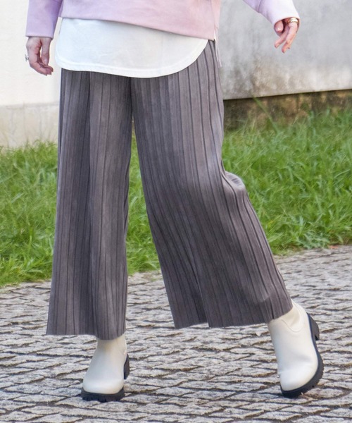 ikka（イッカ）の「【親子コーデ】スエードライクプリーツワイドパンツ（その他パンツ・レディース・オフホワイト/チャコールグレー/グリーン/オレンジ/モカ・S/M/L）」の7枚目の写真