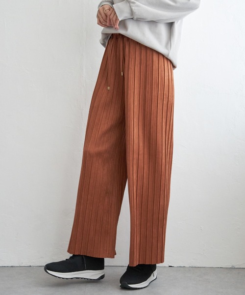 ikka（イッカ）の「【親子コーデ】スエードライクプリーツワイドパンツ（その他パンツ・レディース・オフホワイト/チャコールグレー/グリーン/オレンジ/モカ・S/M/L）」の15枚目の写真