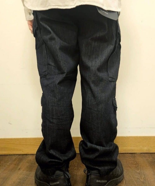 Alpha Industries（アルファインダストリーズ）の「ALPHA】デニム コンバット カーゴパンツ (ワイドシルエット / ミリタリー / ストリートスタイル)（カーゴパンツ・メンズ・ダークインディゴブルー・S/M/L/XL）」の16枚目の写真