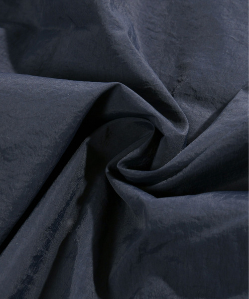 neos(ネオス)の「【neos】ルーズシルエット ドローコード ナイロン ゲーム プルオーバー シャツ(スウェット・メンズ・ブラック/ホワイト/ネイビー・MEDIUM/LARGE)」の4枚目の写真