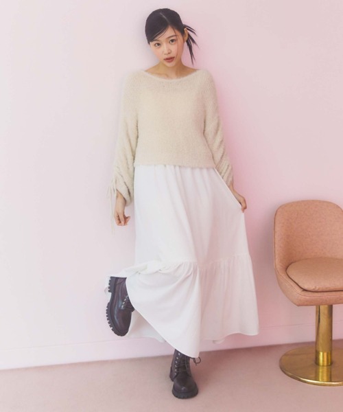 archives(アルシーヴ)の「ラメフェザー透かしドロストニット×ティアードキャミOPSET(ワンピース・レディース・グレイッシュベージュ/アイボリー/ブルー・MEDIUM)」の2枚目の写真