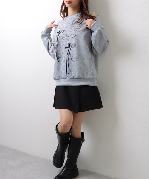 Lace Ladies(レースレディース)の「リボン プリント ショルダースリット スウェットトップス(スウェット・レディース・グレー/アイボリー・M/XL)」の5枚目の写真