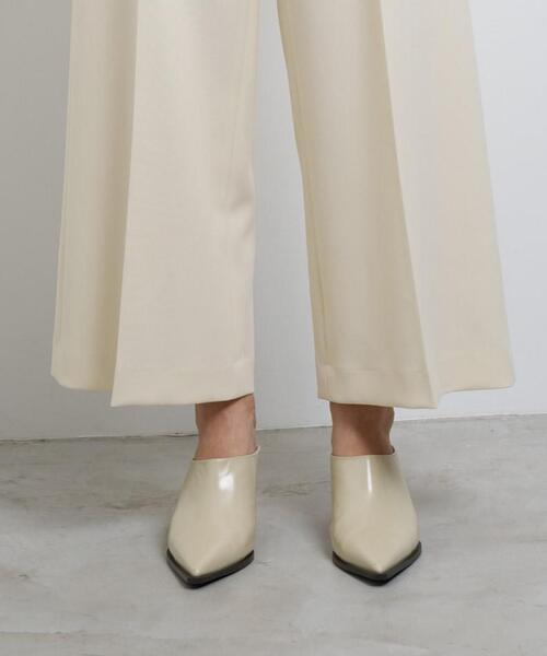LANVIN en Bleu(ランバンオンブルー)の「ポインテッドトゥミュール(パンプス・レディース・ブラック/ベージュ・S/M/L)」の2枚目の写真