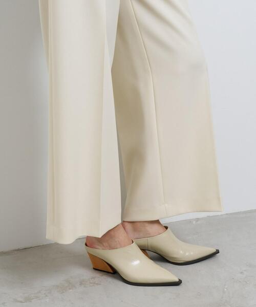 LANVIN en Bleu(ランバンオンブルー)の「ポインテッドトゥミュール(パンプス・レディース・ブラック/ベージュ・S/M/L)」の3枚目の写真