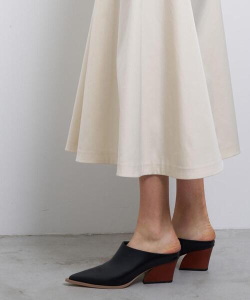 LANVIN en Bleu(ランバンオンブルー)の「ポインテッドトゥミュール(パンプス・レディース・ブラック/ベージュ・S/M/L)」の5枚目の写真