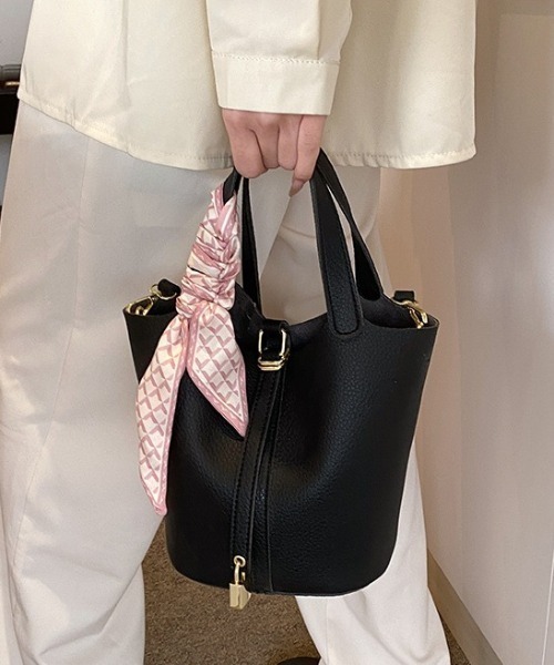 L LABEL（エルラベル）の「ポーチ＆リボン付ロックチャームバケットバッグ（ショルダーバッグ・レディース・ブラック/ホワイト/ピンク・FREE）」の15枚目の写真