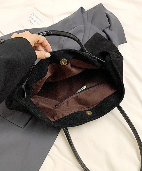 Futier land（フューティアランド）の「スエード風ベルトデザインバッグ（ハンドバッグ・レディース・ブラック/キャメル・FREE）」の3枚目の写真