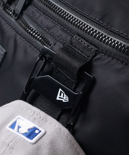 NEW ERA（ニューエラ）の「ニューエラ ウエストバッグ ナイロン（ボディバッグ/ウエストポーチ・メンズ・ベージュ/ブラック・FREE）」の6枚目の写真