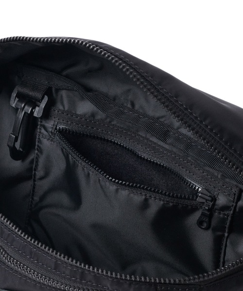 NEW ERA（ニューエラ）の「ニューエラ ウエストバッグ ナイロン（ボディバッグ/ウエストポーチ・メンズ・ベージュ/ブラック・FREE）」の7枚目の写真