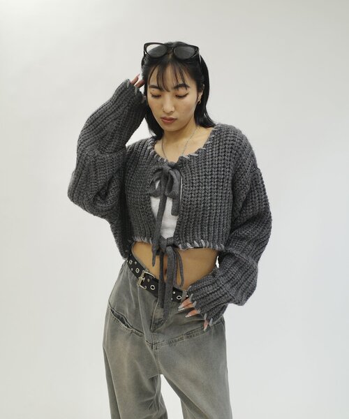 WHO'S WHO gallery(フーズフーギャラリー)の「手編み風リボンショートニット(カーディガン/ボレロ・レディース・ブラック/チャコールグレー/ホワイト・FREE)」の5枚目の写真