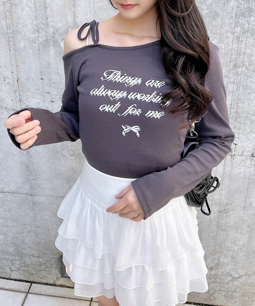 INGNI（イング）の「【WEB限定】リボンロゴテレコワンショルダー長袖ピタTシャツ（Tシャツ/カットソー・レディース・ブラック/チャコールグレー/杢グレー/オフホワイト・M）」の4枚目の写真