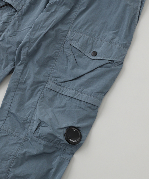C.P. COMPANY(シーピーカンパニー)の「【C.P. Company / シーピーカンパニー】CHROME-R CARGO LENS PANTS(カーゴパンツ・メンズ・ブラック/グレー・48/50/46)」の5枚目の写真