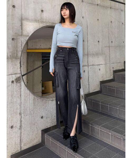 MURUA（ムルーア）の「ジップヘムカーゴデニムパンツ（デニムパンツ・レディース・ブルー/ブラック・1/2）」の10枚目の写真