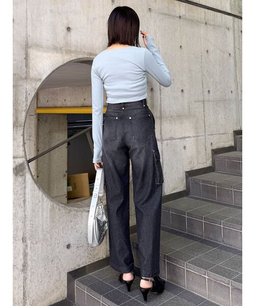 MURUA（ムルーア）の「ジップヘムカーゴデニムパンツ（デニムパンツ・レディース・ブルー/ブラック・1/2）」の11枚目の写真