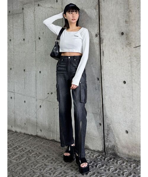 MURUA（ムルーア）の「ジップヘムカーゴデニムパンツ（デニムパンツ・レディース・ブルー/ブラック・1/2）」の13枚目の写真