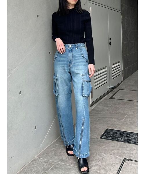 MURUA（ムルーア）の「ジップヘムカーゴデニムパンツ（デニムパンツ・レディース・ブルー/ブラック・1/2）」の17枚目の写真