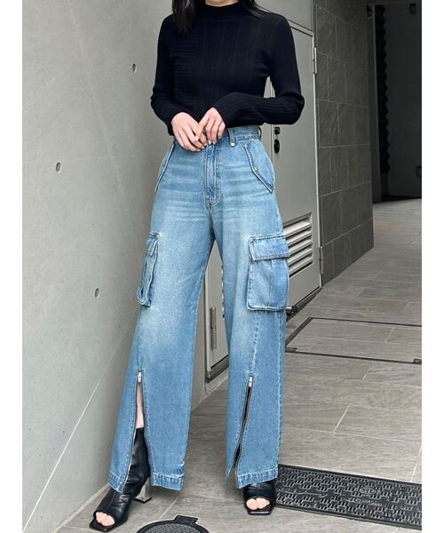 MURUA（ムルーア）の「ジップヘムカーゴデニムパンツ（デニムパンツ・レディース・ブルー/ブラック・1/2）」の21枚目の写真