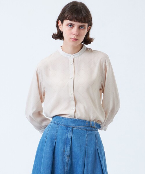 MACKINTOSH PHILOSOPHY(マッキントッシュ フィロソフィー)の「レタリングジオメトリープリントブラウス(シャツ/ブラウス・レディース・ホワイト系その他/ブラック・36/38/34)」の1枚目の写真