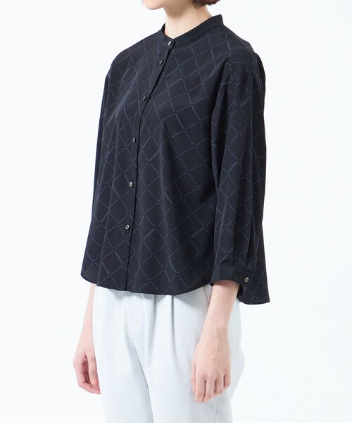 MACKINTOSH PHILOSOPHY(マッキントッシュ フィロソフィー)の「レタリングジオメトリープリントブラウス(シャツ/ブラウス・レディース・ホワイト系その他/ブラック・36/38/34)」の6枚目の写真