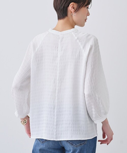 INDIVI(インディヴィ)の「【洗える】シャーリング風ラグランスリーブブラウス(シャツ/ブラウス・レディース・ネイビー/ホワイト/ライトベージュ・05/13/15 /38)」の5枚目の写真