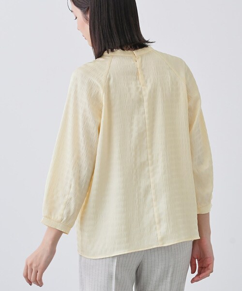 INDIVI(インディヴィ)の「【洗える】シャーリング風ラグランスリーブブラウス(シャツ/ブラウス・レディース・ネイビー/ホワイト/ライトベージュ・05/13/15 /38)」の10枚目の写真