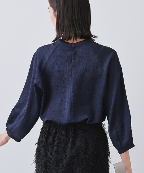 INDIVI(インディヴィ)の「【洗える】シャーリング風ラグランスリーブブラウス(シャツ/ブラウス・レディース・ネイビー/ホワイト/ライトベージュ・05/13/15 /38)」の14枚目の写真