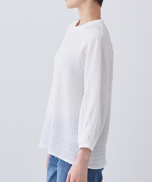 INDIVI(インディヴィ)の「【洗える】シャーリング風ラグランスリーブブラウス(シャツ/ブラウス・レディース・ネイビー/ホワイト/ライトベージュ・05/13/15 /38)」の18枚目の写真