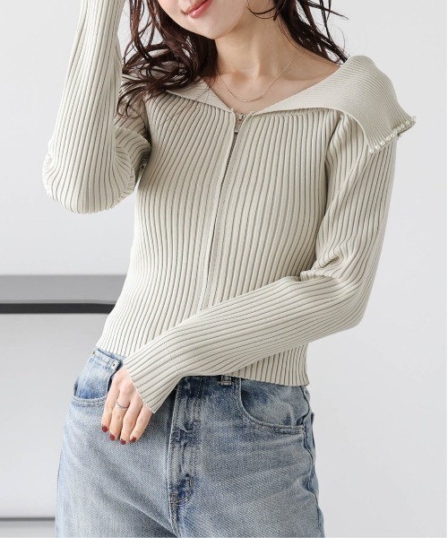 AMELY(エミリー)の「ビッグカラー×パール ジップニット(ニット/セーター・レディース・ベージュ/ブラック/ブルーグレー・フリー)」の1枚目の写真