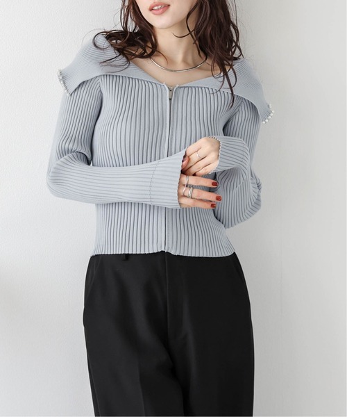 AMELY(エミリー)の「ビッグカラー×パール ジップニット(ニット/セーター・レディース・ベージュ/ブラック/ブルーグレー・フリー)」の3枚目の写真
