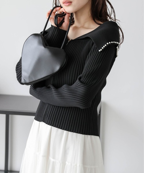 AMELY(エミリー)の「ビッグカラー×パール ジップニット(ニット/セーター・レディース・ベージュ/ブラック/ブルーグレー・フリー)」の2枚目の写真