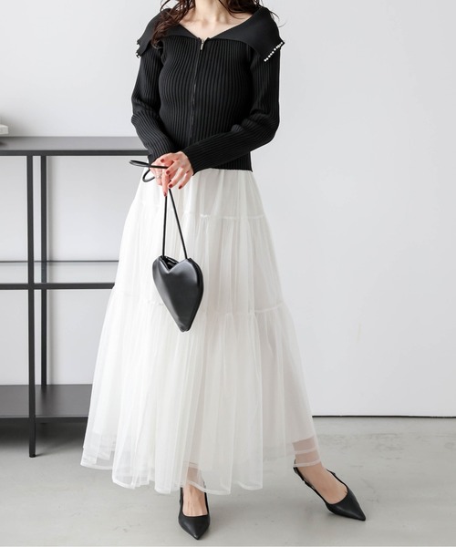 AMELY(エミリー)の「ビッグカラー×パール ジップニット(ニット/セーター・レディース・ベージュ/ブラック/ブルーグレー・フリー)」の4枚目の写真