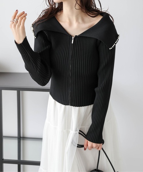 AMELY(エミリー)の「ビッグカラー×パール ジップニット(ニット/セーター・レディース・ベージュ/ブラック/ブルーグレー・フリー)」の8枚目の写真