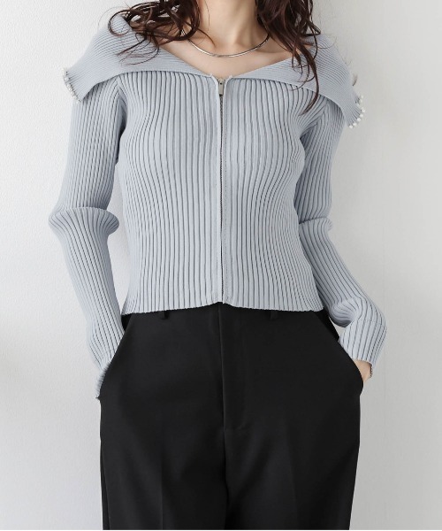 AMELY(エミリー)の「ビッグカラー×パール ジップニット(ニット/セーター・レディース・ベージュ/ブラック/ブルーグレー・フリー)」の10枚目の写真